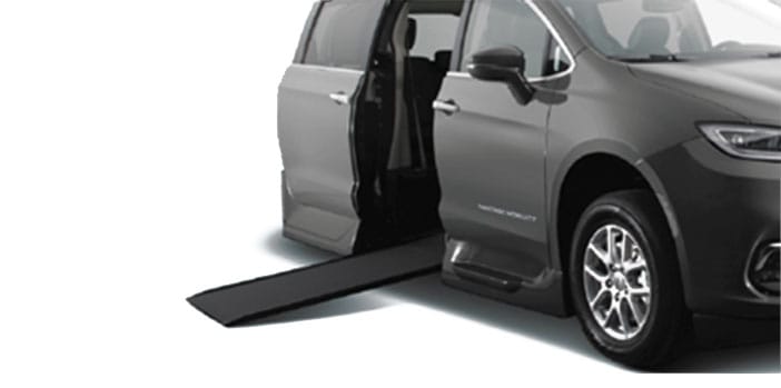 RVan : Véhicule adapté Chrysler Grand Caravan : rampe d'accès électrique intégré au plancher