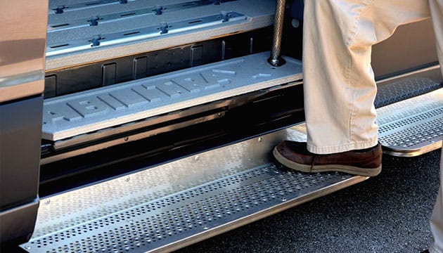 RVan Mobilité Fourgonnette adaptée : Marche pied